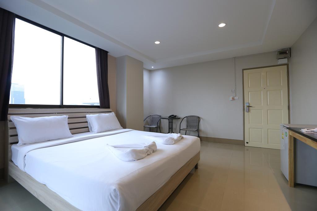 Ck2 Hotel Bangkok Exteriör bild