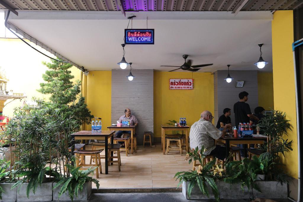 Ck2 Hotel Bangkok Exteriör bild