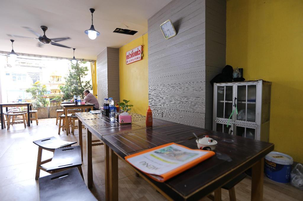 Ck2 Hotel Bangkok Exteriör bild