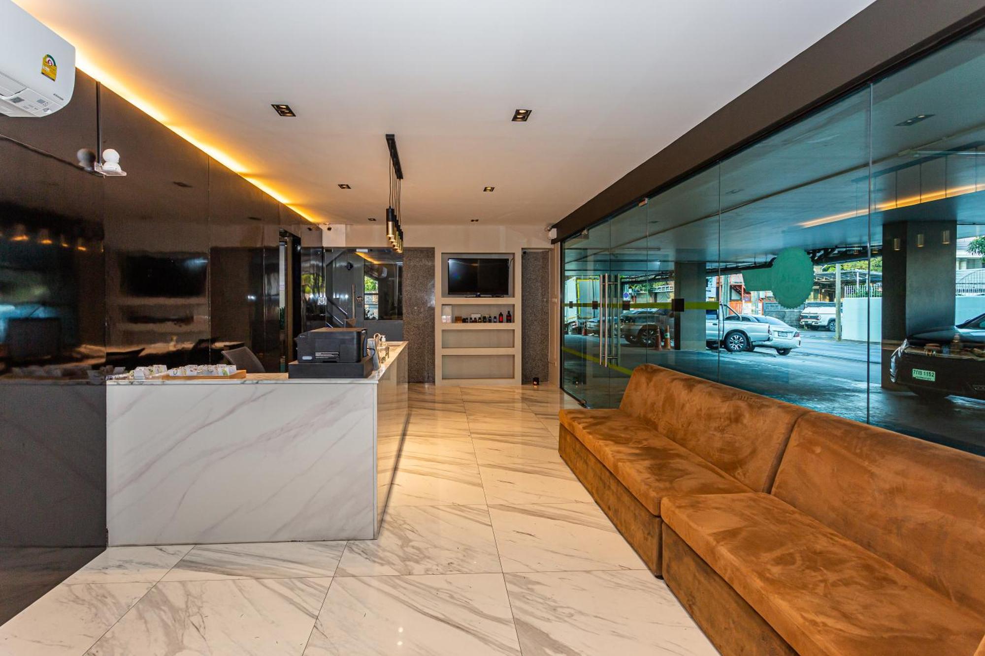 Ck2 Hotel Bangkok Exteriör bild