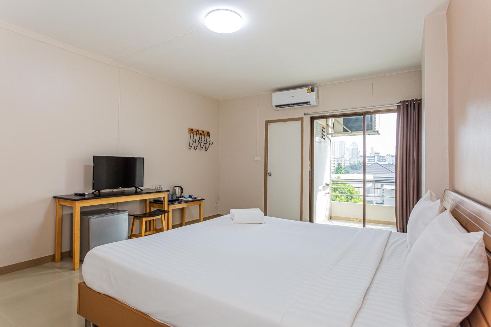 Ck2 Hotel Bangkok Exteriör bild